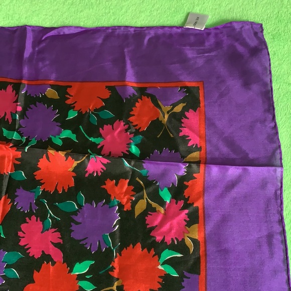 Vintage purple floral 100% silk hand rolled scarf - Picture 6 of 9
